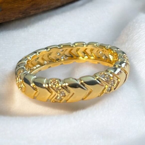 14k gold Chevron Style Gold CZ Stacking Ring - Picture 2 of 10